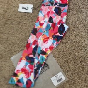 Zyia floral zipper pocket light and tight Capri